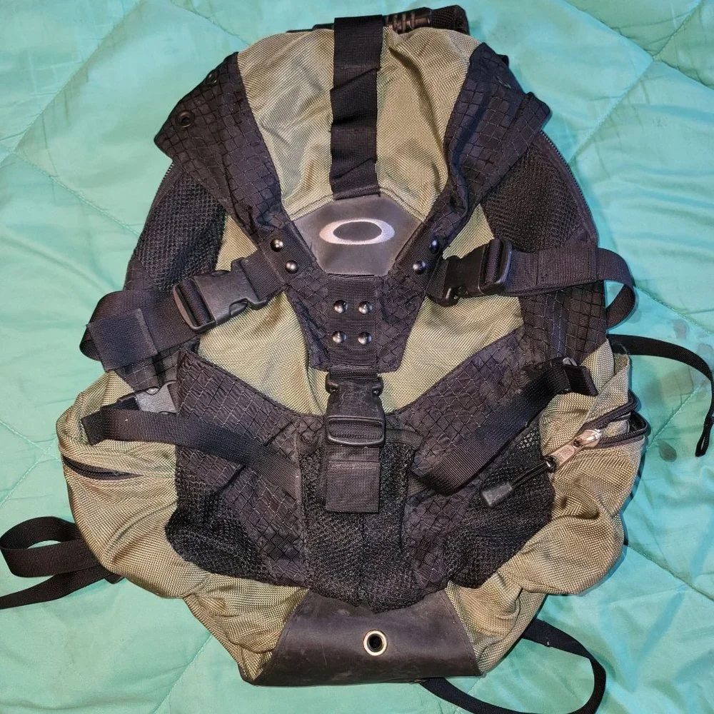 Oakley Icon Tactical Backpack Green Outdoor Camping Everyday Backpack